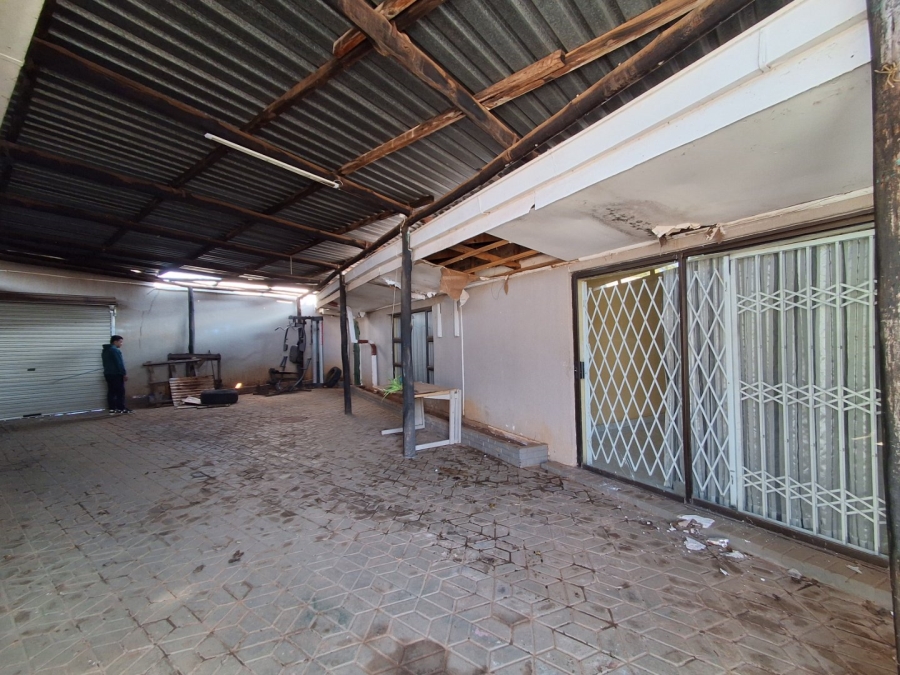 5 Bedroom Property for Sale in Manzil Park North West